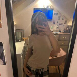 H&M basic cream top